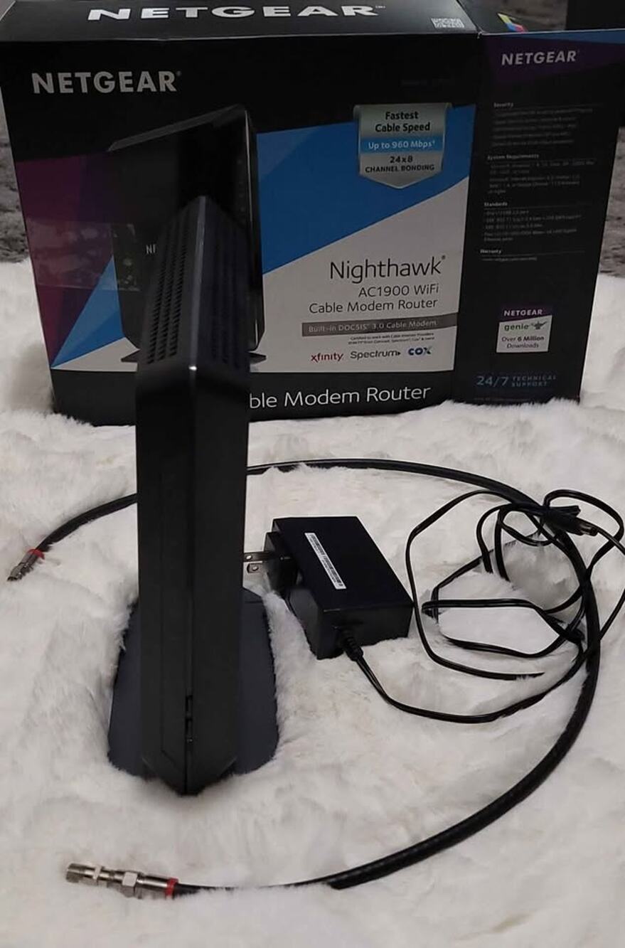 NETGEAR Nighthawk C7000 AC1900 WiFi Cable Modem Router combo